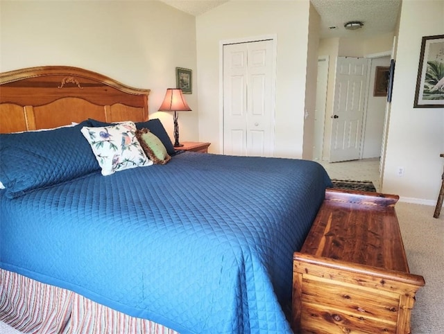 bedroom featuring carpet flooring, vaulted ceiling, a closet, and a textured ceiling