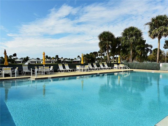 view of swimming pool