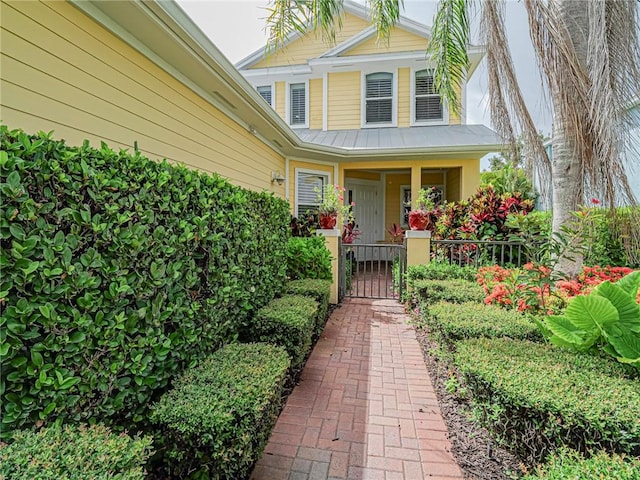 4570 Bridgepointe Way Unit 148, Vero Beach, FL 32967 - entrance to property with a gate and covered porch