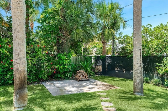 976 25th St, Vero Beach, FL 32960 - fenced backyard featuring a patio