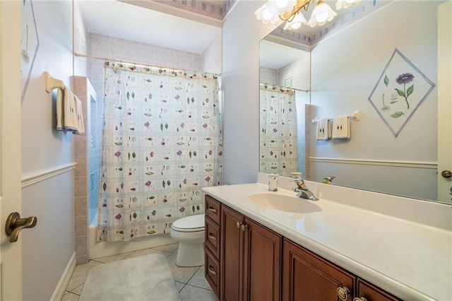 full bath featuring tile patterned flooring, toilet, a notable chandelier, vanity, and shower / bath combo