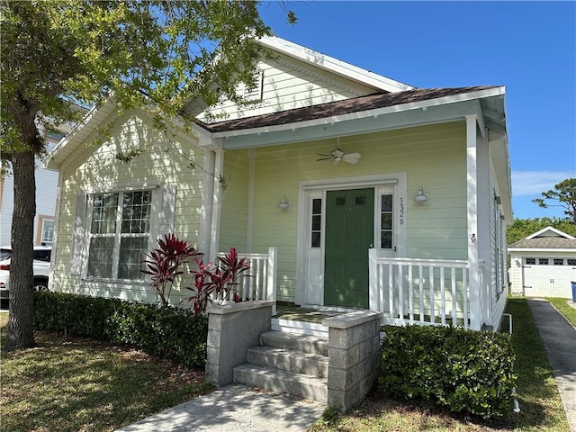 view of front of home featuring a porch and a ceiling fan