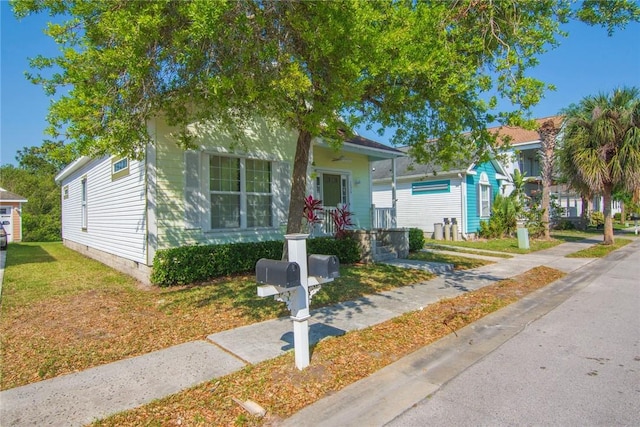 view of front facade featuring a front yard