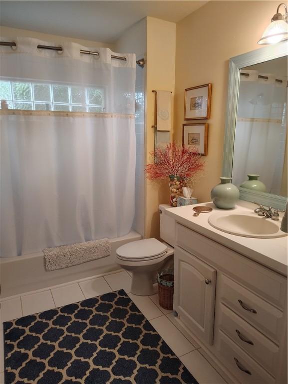 3932 58th Cir, Vero Beach, FL 32966 - full bath featuring shower / bathtub combination with curtain, toilet, tile patterned flooring, and vanity