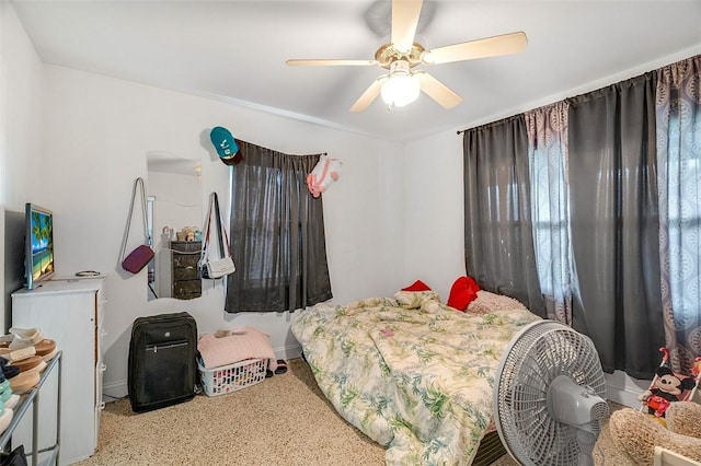 bedroom with ceiling fan