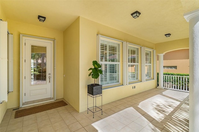 view of exterior entry featuring stucco siding