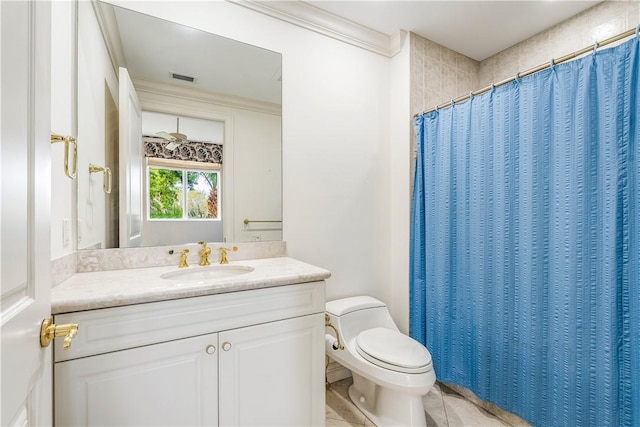 full bathroom featuring visible vents, toilet, a shower with shower curtain, crown molding, and vanity