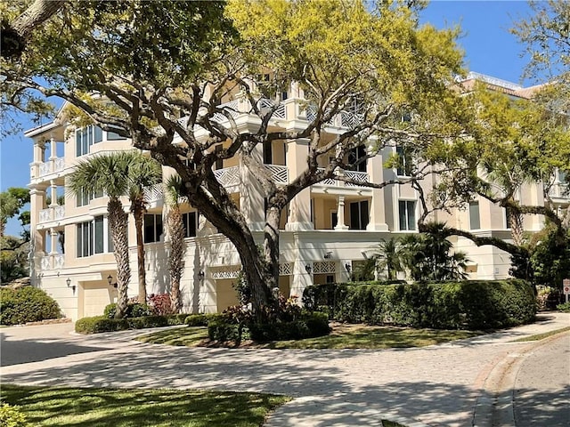 view of building exterior with a residential view