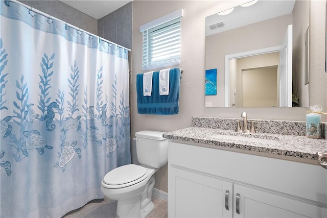 bathroom with a shower with shower curtain, vanity, and toilet