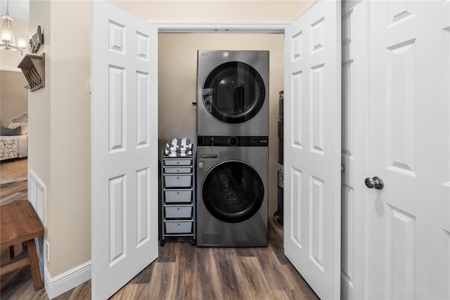 1335 Winding Oaks Cir E Unit 1007, Vero Beach, FL 32963 - laundry area featuring stacked washer / drying machine and dark wood-style floors