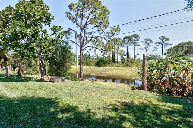 view of yard featuring a water view