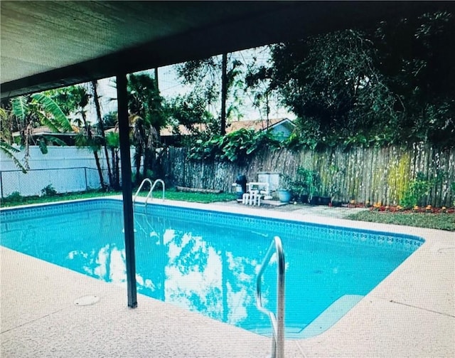 view of swimming pool