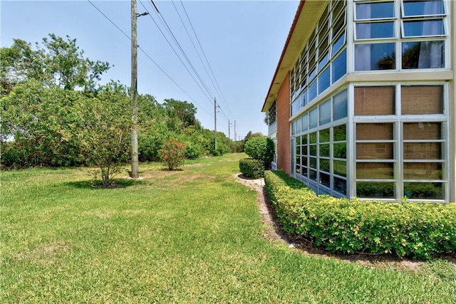 view of green lawn