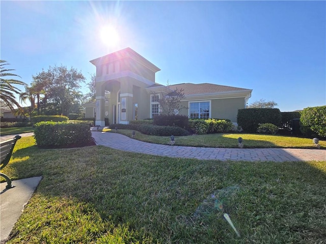 view of front of home featuring a front yard