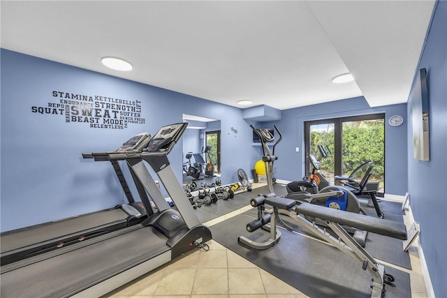 exercise room featuring baseboards