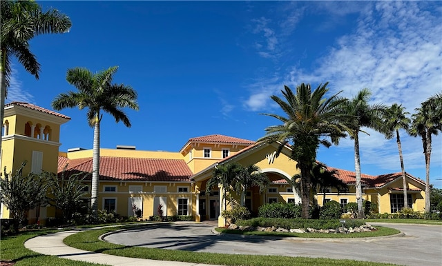 view of front facade