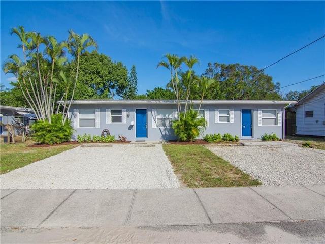 single story home with a front yard