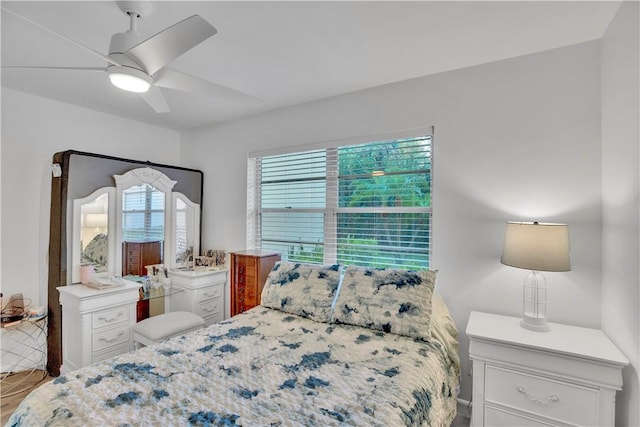 bedroom with ceiling fan