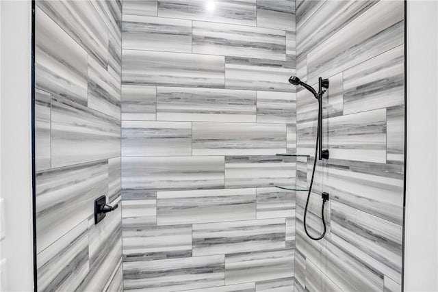 7205 Kamelya St SW, Vero Beach, FL 32968 - bathroom featuring a tile shower