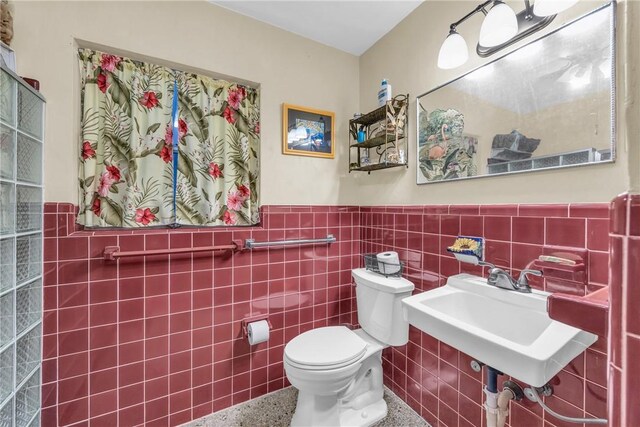 843 22nd Pl, Vero Beach, FL 32960 - half bathroom with speckled floor, tile walls, and a wainscoted wall