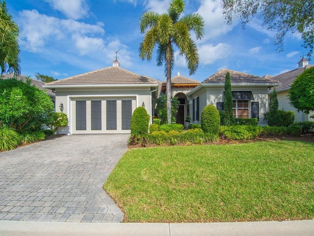 view of front facade featuring a garage and a front lawn