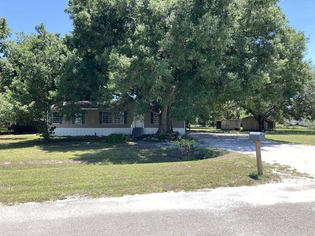 10186 NE 30th St, Okeechobee, FL 34974 - view of front of home with asphalt driveway and a front yard