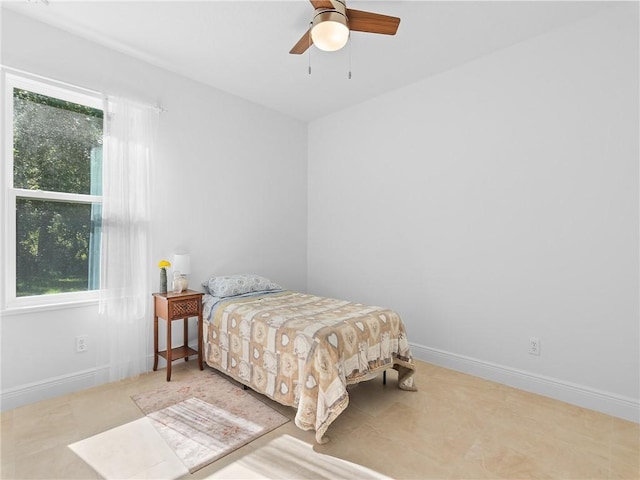 bedroom with ceiling fan