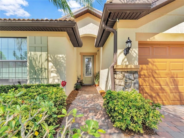 5205 Turtle Creek Cir, Vero Beach, FL 32967 - entrance to property with stucco siding and a garage