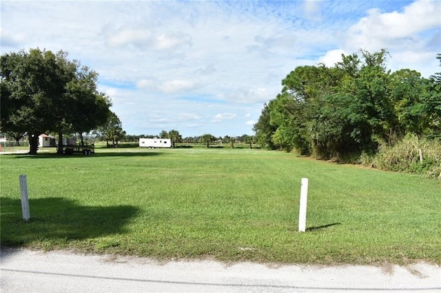 Listing photo 2 for 5580 47th St, Vero Beach FL 32967