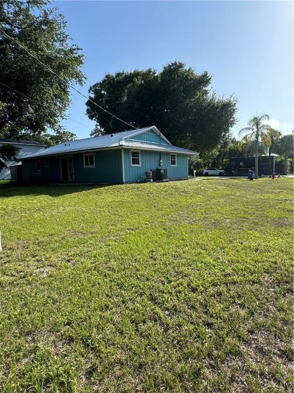 2380 89th Ave, Vero Beach, FL 32966 - view of green lawn