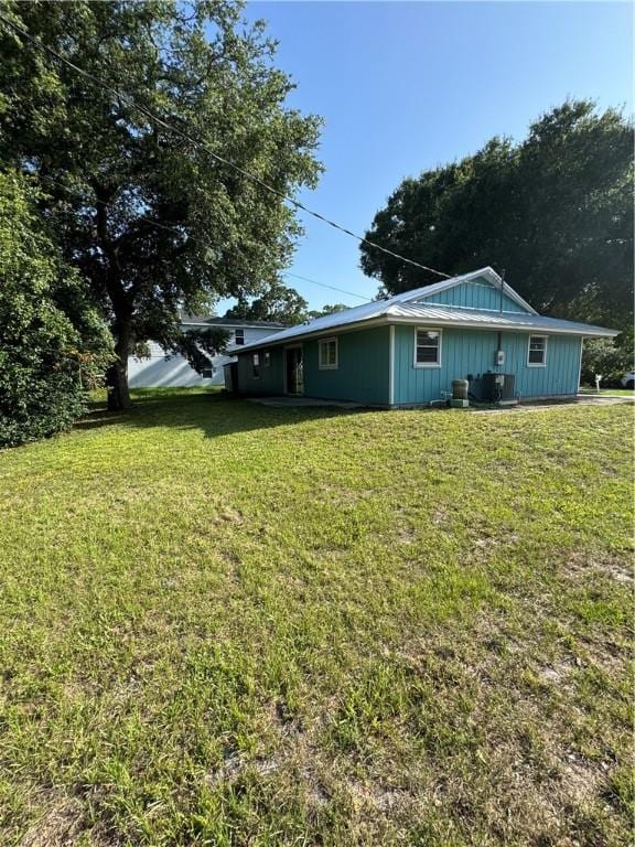 2380 89th Ave, Vero Beach, FL 32966 - view of front of home featuring a front yard and board and batten siding