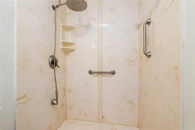 2906 1st St, Vero Beach, FL 32968 - bathroom with a marble finish shower