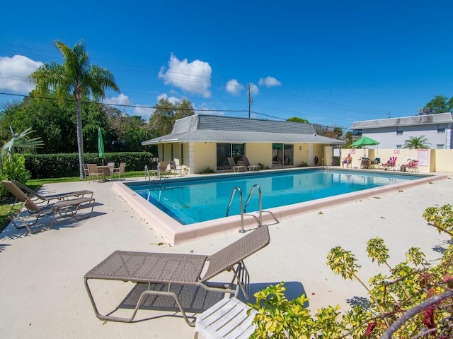 view of swimming pool featuring a patio