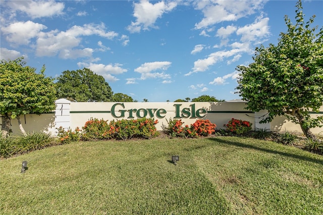 community / neighborhood sign featuring a yard