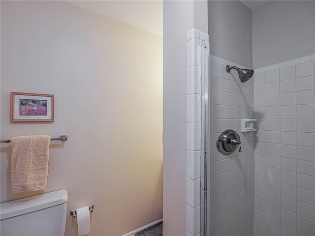 bathroom with toilet and tiled shower