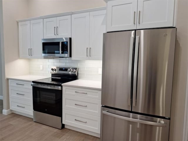 1590 Polynesian Ln, Sebastian, FL 32958 - kitchen featuring stainless steel appliances, light countertops, backsplash, and light wood-type flooring