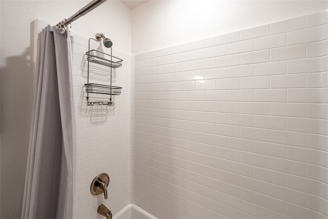 room details featuring shower / tub combo with curtain