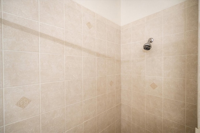 room details featuring a tile shower