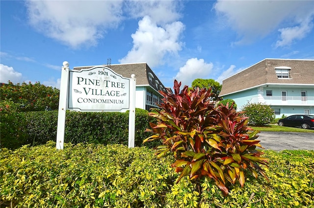 view of community / neighborhood sign