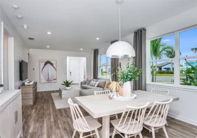 1359 Haven Cir, Vero Beach, FL 32960 - dining area featuring wood finished floors and recessed lighting