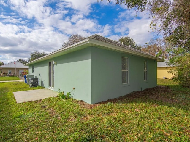 2500 89th Ave, Vero Beach, FL 32966 - view of home's exterior featuring stucco siding, a yard, and a patio