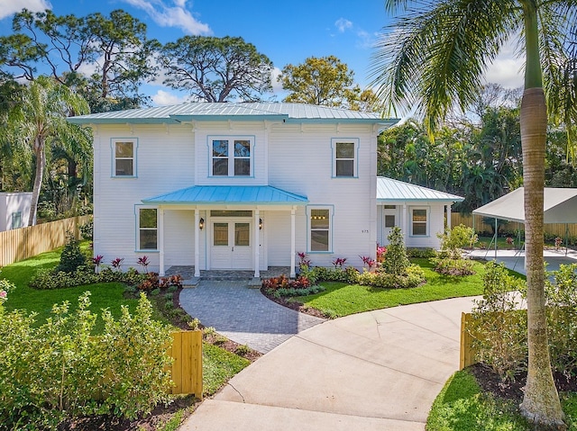 view of front of home featuring a front yard and a carport