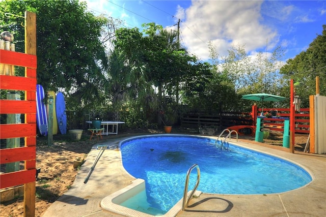 view of swimming pool