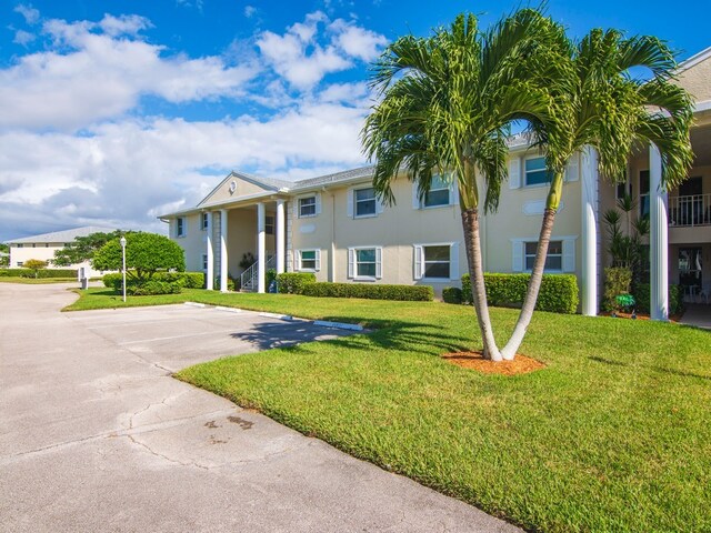 view of front of home with a front lawn