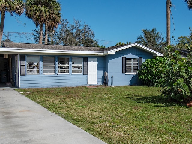 single story home with a front yard