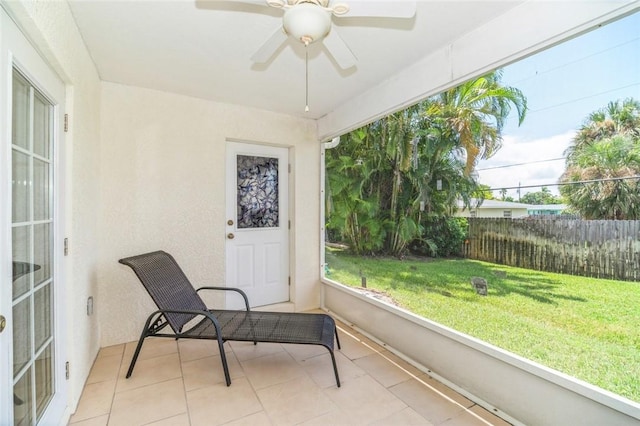 sunroom with ceiling fan