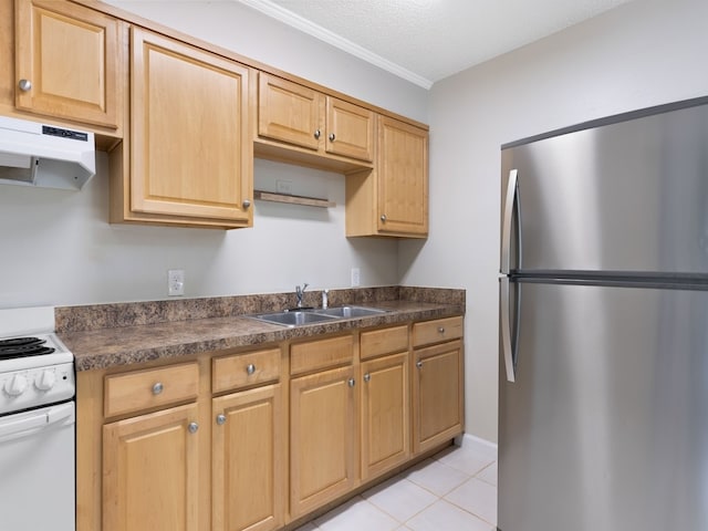 kitchen with electric stove, a textured ceiling, sink, range hood, and stainless steel fridge