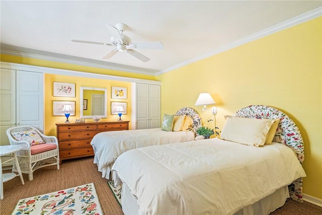 carpeted bedroom featuring ceiling fan, baseboards, a closet, and ornamental molding