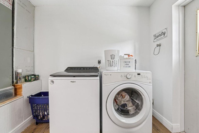 9830 Oak Trl, Sebastian, FL 32976 - laundry room with washer and clothes dryer and wood finished floors