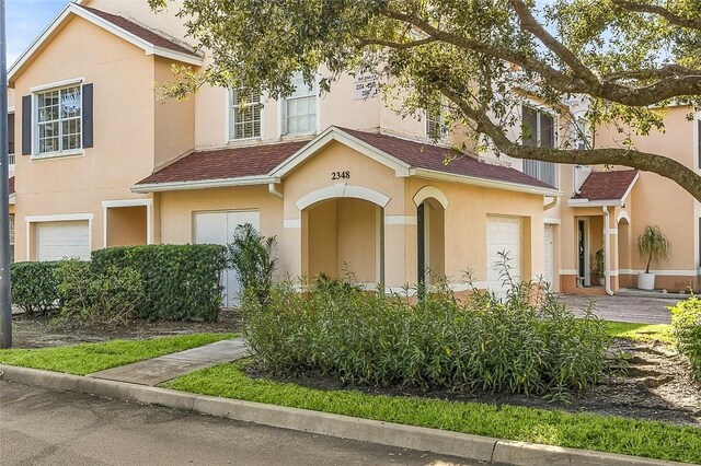 view of front of property featuring a garage